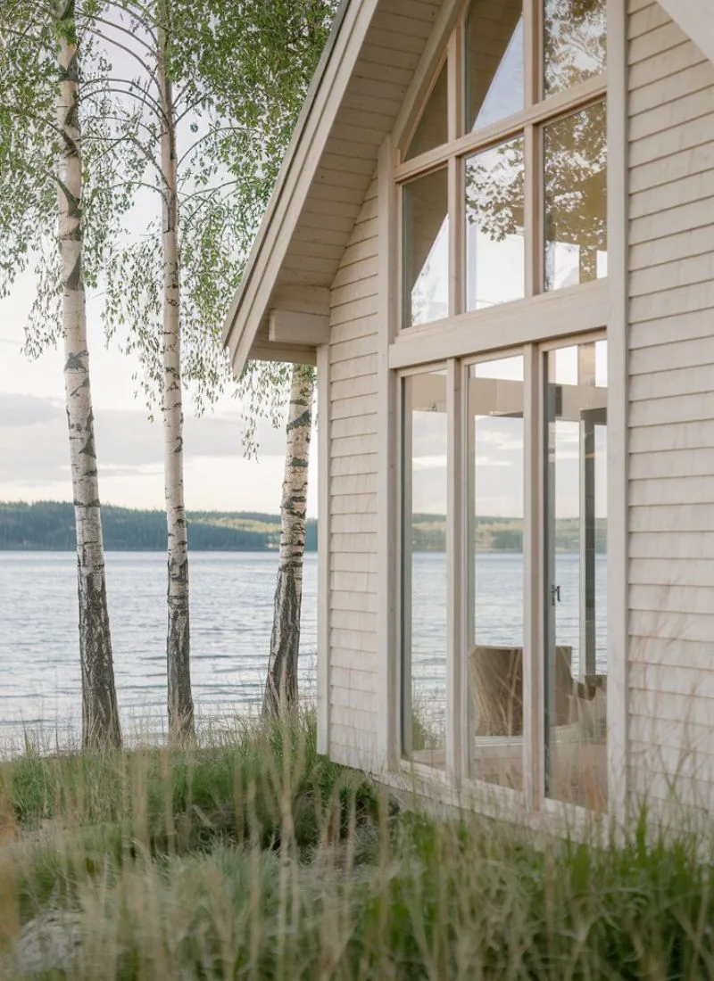 15 Inspiring Waterfront Home Exterior Styles