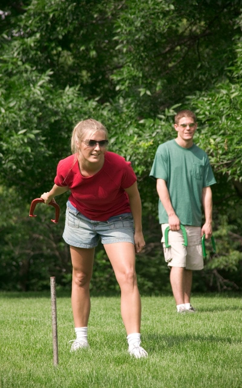 People-Playing-Horseshoes