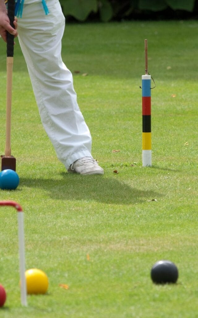 people-playing-croquet